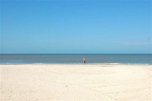 Gulf Breeze Condos Fort Myers Beach Exterior photo